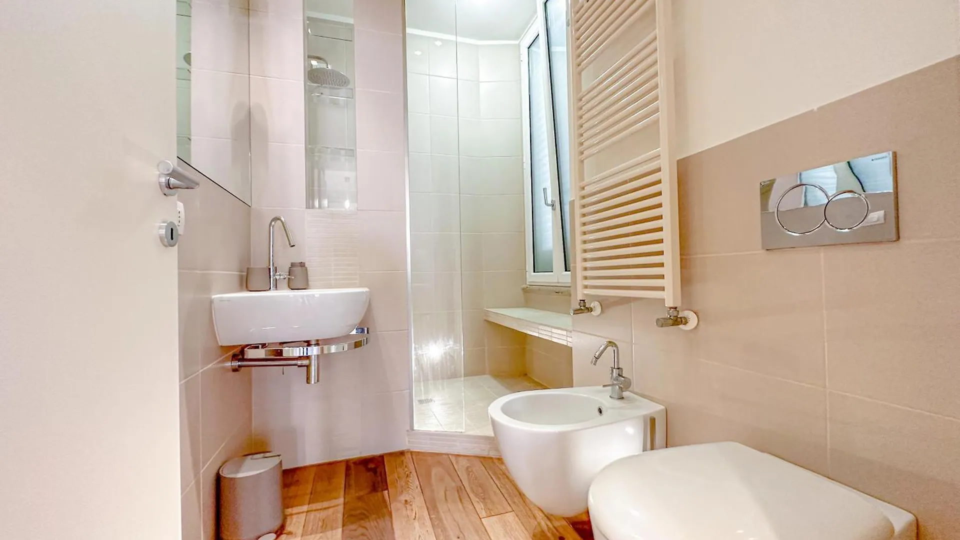 מילאנו Montenapoleone Luxury Suite 0*,  איטליה